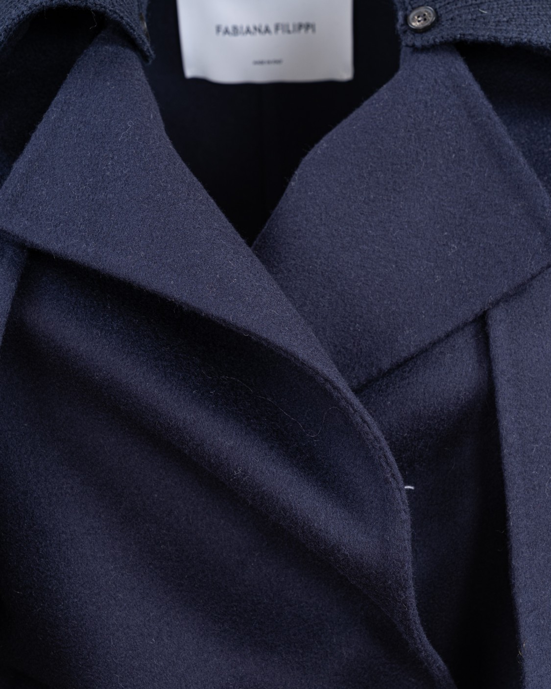 shop FABIANA FILIPPI Saldi Cappotto: Fabiana Filippi cappotto in lana e cashmere.
Revers.
Maniche lunghe.
Cintura.
Pattine frontali.
Composizione: 90% Lana Vergine 10% Cashmere.
Fabbricato in Italia.. CTD222W253-H068 5131 number 190807
